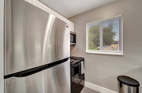 Pahokee Apartment | Charming 2-bedroom apartment with WiFi, AC in tranquil Pahokee King Beds