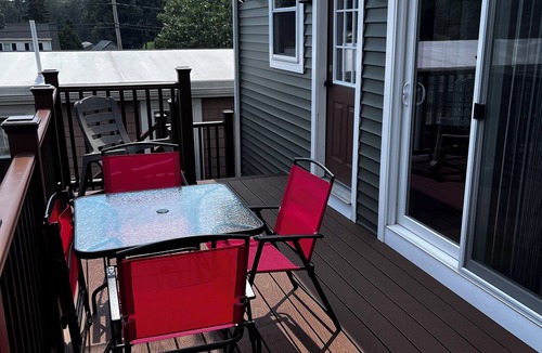 Warwick Apartment | Charming 2-bedroom apartment in Warwick close to TF Green Airport