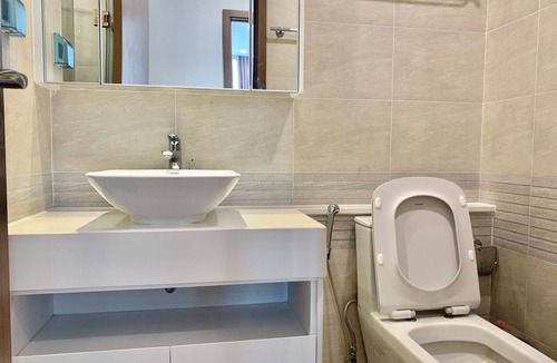 Cong Vi Apartment | Charming 2-bedroom apartment in delightful Ba Dinh with WiFi, AC