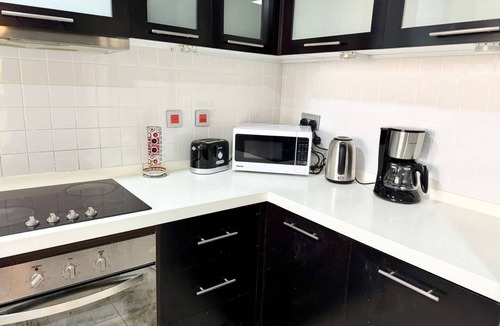 Jumeirah Apartment | Charming 2-bedroom apartment in lovely Dubai with fitness room, AC