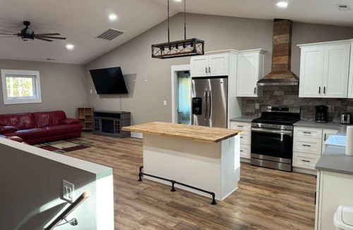 Cabarrus County House | Charming 2-bedroom barn with WiFi, AC in awesome Midland