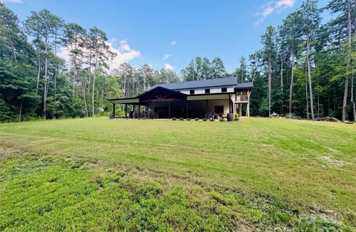 Cabarrus County House | Charming 2-bedroom barn with WiFi, AC in awesome Midland