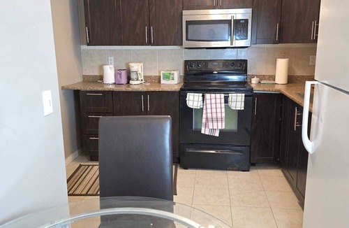 Kincora House | Charming 2-Bedroom Basement Suite: Comfort & Convenience Await in Prime Location