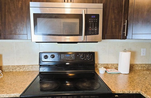 Kincora House | Charming 2-Bedroom Basement Suite: Comfort & Convenience Await in Prime Location