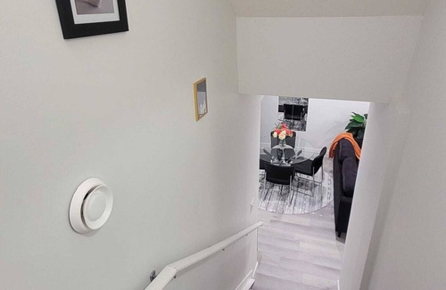 Northwest Edmonton House | Charming 2-bedroom basement in superb Edmonton with WiFi near WEM