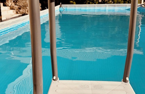 Bowling Alley Hill Apartment | Charming 2-bedroom apartment with, pool, AC, WiFi in lovely Welches, Barbados