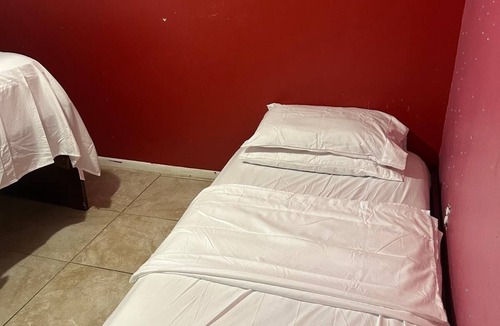 Northwest Orlando Bed & Breakfast | Charming 2-bedroom bed & breakfast in beautiful Orlando with WiFi, AC