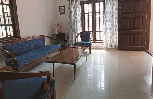 Hebbal House | Charming 2-bedroom bungalow with Wi-Fi, AC, Parking in awesome Bengaluru-Hebbal