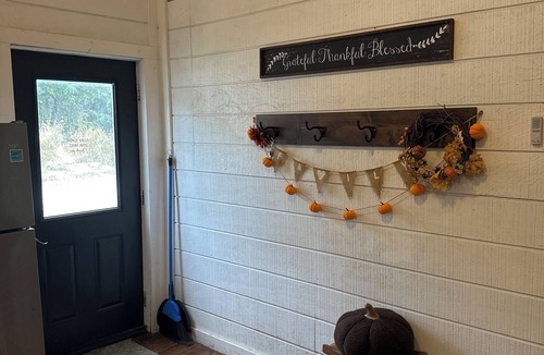 Boone County House | Charming 2-bedroom building with AC, fitness room in the country south of Boone