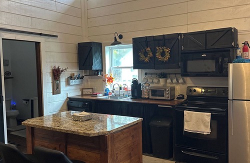 Boone County House | Charming 2-bedroom building with AC, fitness room in the country south of Boone
