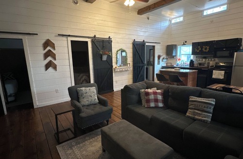 Boone County House | Charming 2-bedroom building with AC, fitness room in the country south of Boone