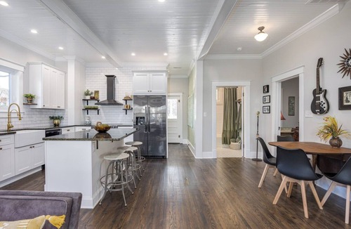 Dickson House | Charming 2-bedroom bungalow in downtown Dickson