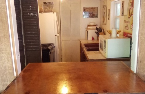 Tignall House | Charming 2-bedroom bungalow. Walking distance to the lake and pet friendly.