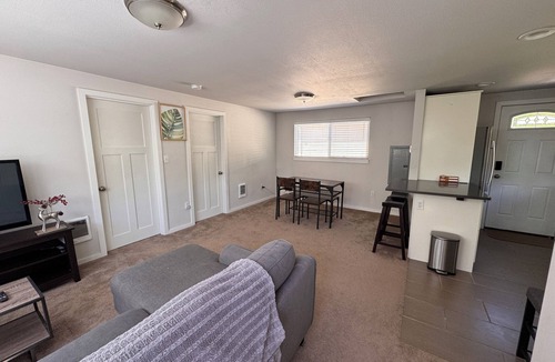 Seattle Metro Area House | Charming 2-bedroom bungalow in welcoming Burien