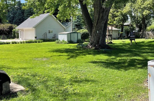 Browns Lake Cottage | Charming 2-bedroom cottage with parking in Burlington. Access to private beach!