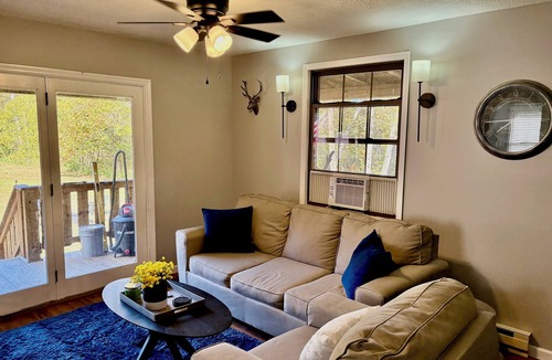 Eagle Rock Cabin | Charming 2-Bedroom Cabin Nestled on Craig Creek in Eagle Rock, Virginia