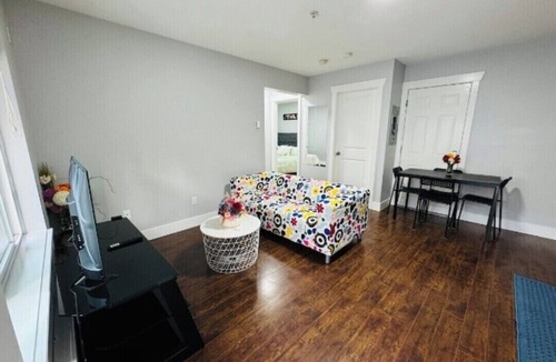 Maple Ridge House | Charming 2-bedroom suite in Maple Ridge