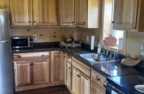 Amsterdam Cabin | Charming 2-bedroom cabin minutes from Sacandaga Lake and Saratoga Springs