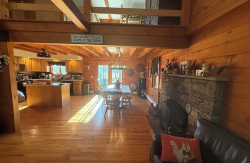 Hyde Park Cabin | Charming 2-bedroom cabin on 25 acres with loft space and full basement