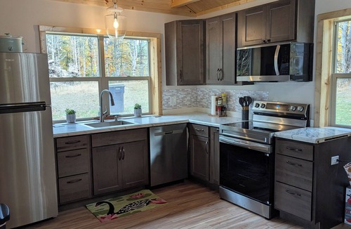 Alden Cabin | Charming 2-bedroom cabin with Water Views on Thayer Lake