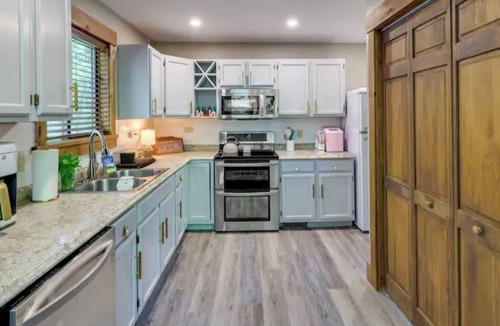 Lackawaxen Cabin | Charming 2-bedroom cabin in brilliant Masthope with pools & skiing minutes away!