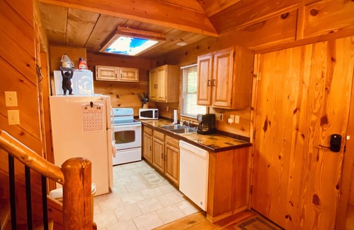 Townsend Cabin | Charming 2-bedroom cabin in delightful Townsend with all the necessary amenities