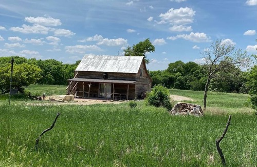 Graham County Cabin | Charming 2-bedroom cabin in rural Penokee