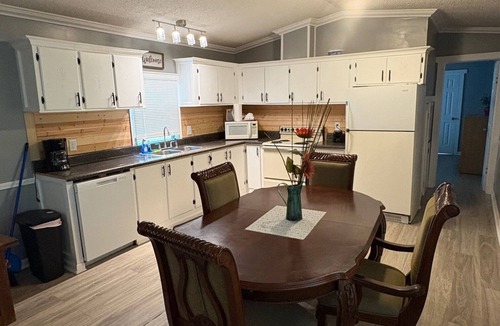 Camden House | Charming 2-bedroom cabin #10 in resort with great fishing & boating on KY Lake