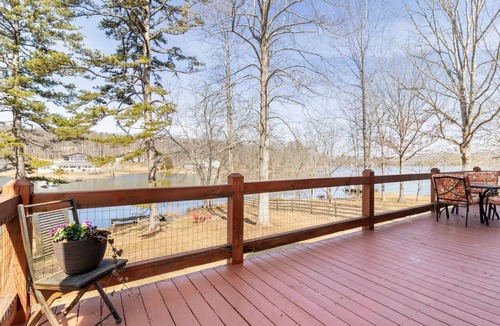 Dunlap Cabin | Charming 2-bedroom cabin with AC, WiFi on private lake in Dunlap, Tennessee