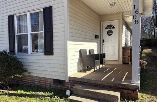Charlotte Cottage | Charming 2-bedroom cottage in Charlotte. Pet friendly and high speed WiFi