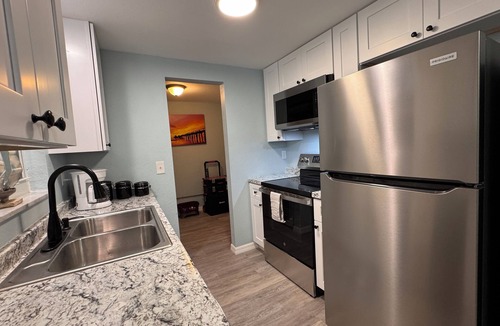 Englewood Cottage | Charming 2-bedroom cottage in Englewood minutes to the Gulf Beaches-Dog Friendly