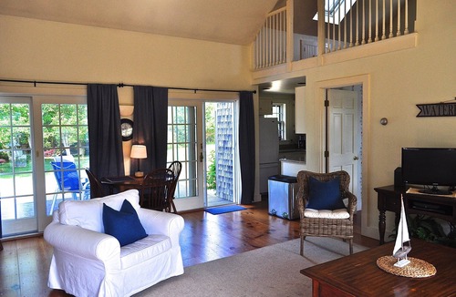 Tom Nevers Cottage | Charming 2 Bedroom Cottage