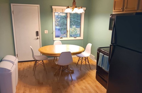Ellis Historical District Condo | Charming 2-bedroom condo with WiFi, AC in quaint Sheboygan