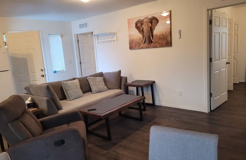 Bunker Hill Condo | Charming 2-bedroom condo in lovely Coos Bay with WiFi, AC