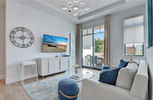 Old Naples Apartment | Charming 2 Bedroom Condo in Olde Naples