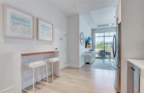 Old Naples Apartment | Charming 2 Bedroom Condo in Olde Naples