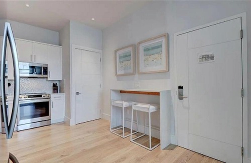 Old Naples Apartment | Charming 2 Bedroom Condo in Olde Naples