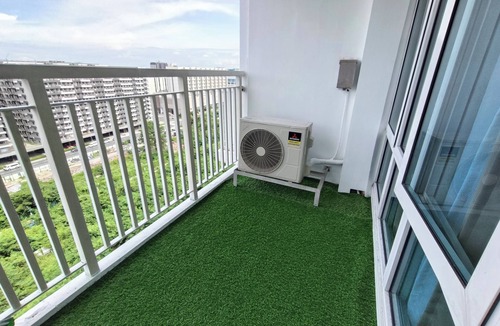 Barangay 76 Condo | Charming 2-bedroom condo in pleasant Pasay with AC, WiFi 1512
