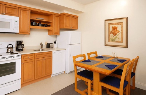 Lenox Dale Condo | Charming 2-Bedroom Condo w/Loft, Swimming Pools, Tennis–Lenox, MA Resort Getaway