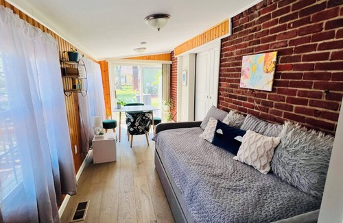Brooklyn Cottage | Charming 2-bedroom cottage with access to Vineyard Lake in Brooklyn Mi