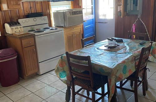 Old Lyme Cottage | Charming 2-bedroom cottage in Old Lyme with AC