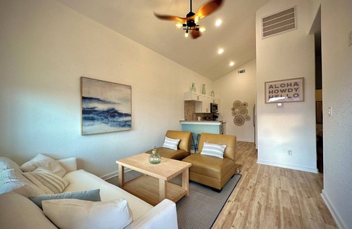 Dickinson Cottage | Charming 2-bedroom cottage in coastal San Leon near Pier 6, Topwater Grill.