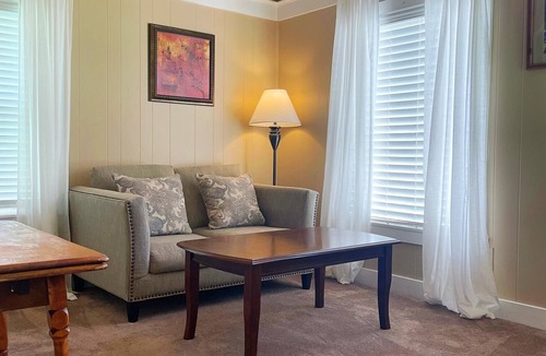 Blair Heights Cottage | Charming 2-bedroom cottage with WiFi and AC in peaceful Madison