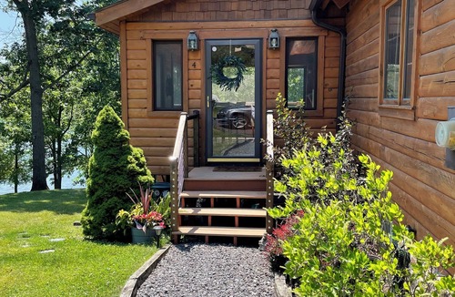 Athens Cottage | Charming 2-bedroom cottage in pleasant Athens with WiFi, AC