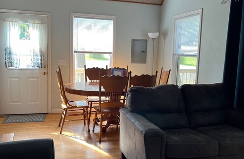 Benton Cottage | Charming 2-bedroom cottage at Kentucky Lake
