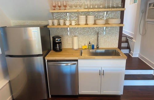 Lake Wylie Cottage | Charming 2-bedroom cottage on Waters Edge on Lake Wylie!