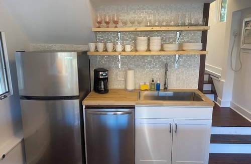 Lake Wylie Cottage | Charming 2-bedroom cottage on Waters Edge on Lake Wylie!