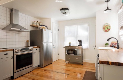 The Galena Territory Cottage | Charming 2-bedroom cottage in enjoyable Galena with fitness room, WiFi