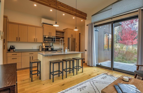 Hailey Cottage | Charming 2 bedroom Cottage in Dark Sky Corridor, Wildlife and Silence!