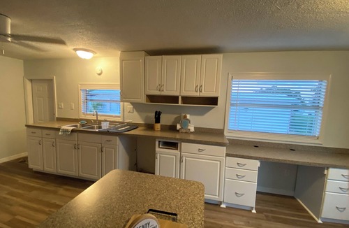 Pleasure Isles Cottage | Charming 2-bedroom cottage on a canal in fabulous Hudson